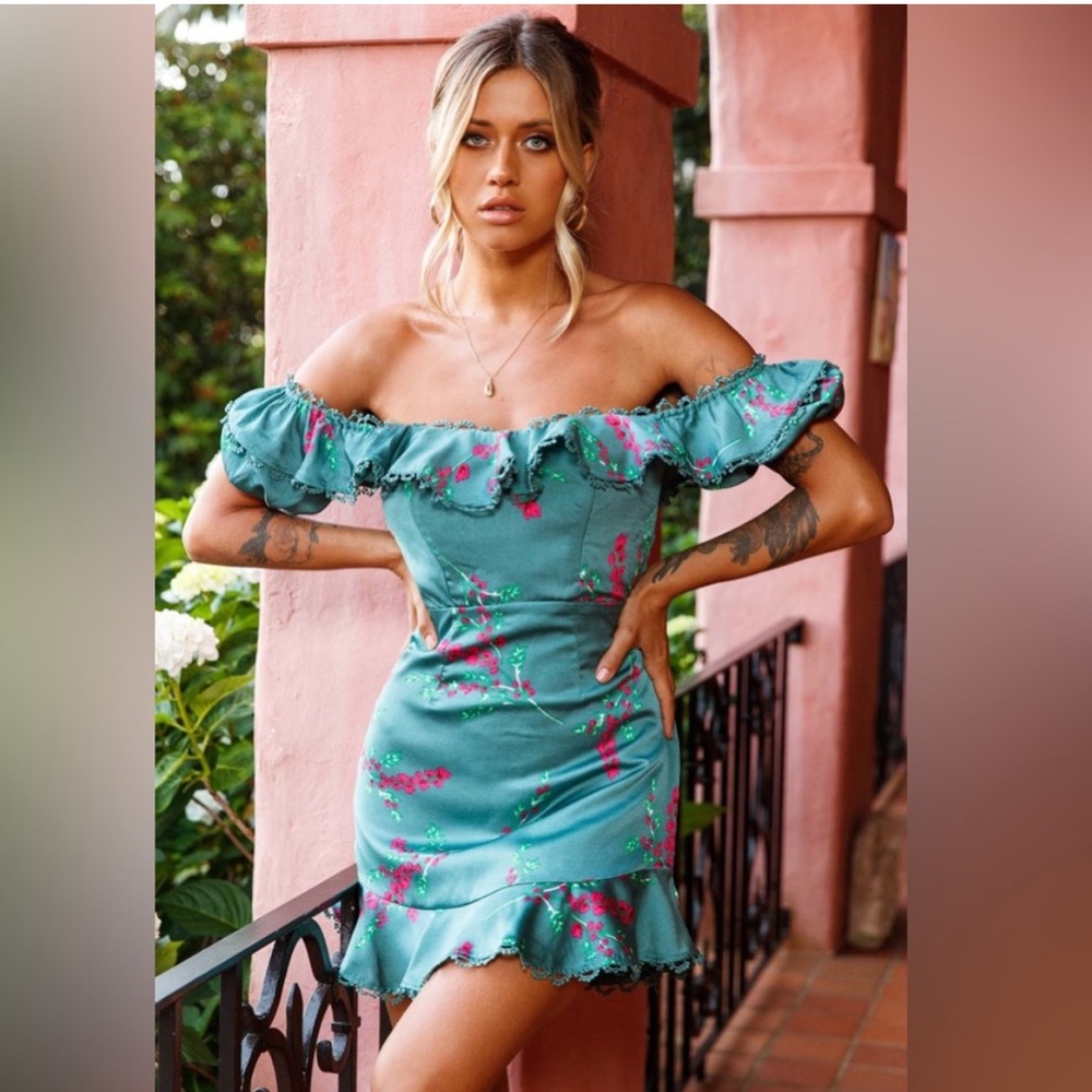 Selfie Leslie sage off the shoulder dress